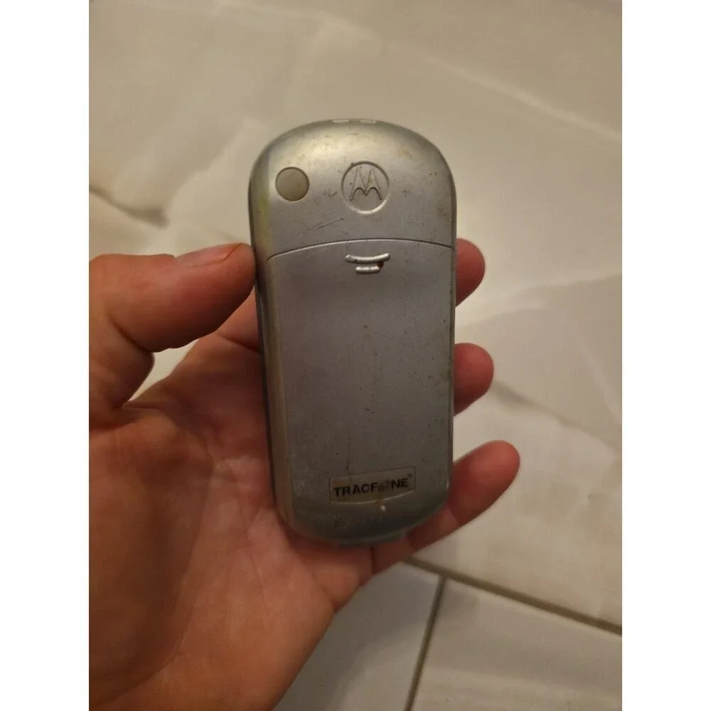 Motorola C139 Silver Black TracFone Prepaid Wireless Device